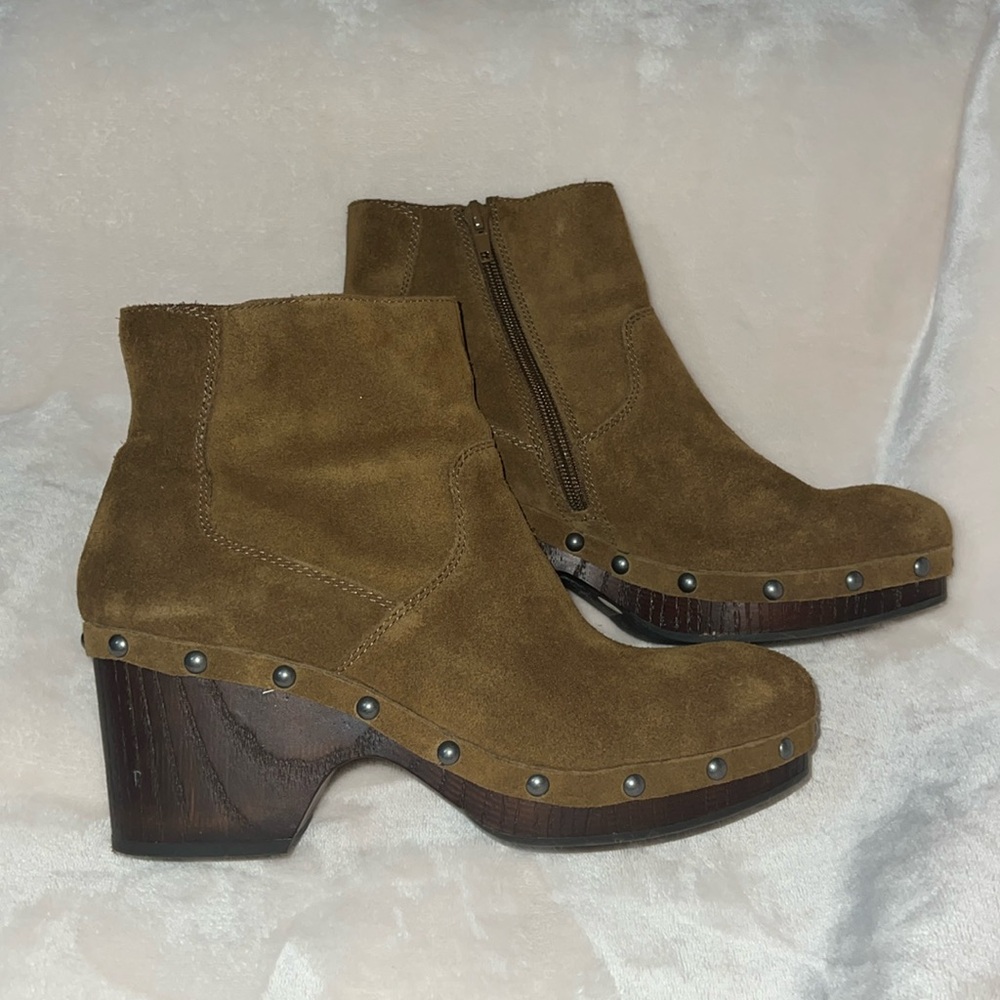 Lucky Brand Women’s Tapenade Taupe Oiled Suede Yasmin Studded Bootie SZ 9.5 🍄‍🟫
